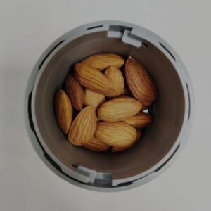 3 in 1 PLASTIC DRY FRUITS AND PEPPER GRINDER/SLICER.