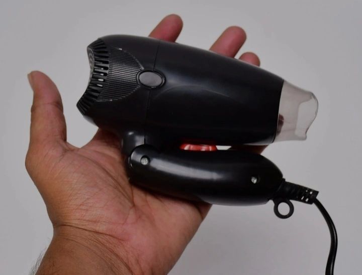HAIR DRYER WITH FOLDABLE HANDLE FOR EASY PORTABILITY AND STORAGE